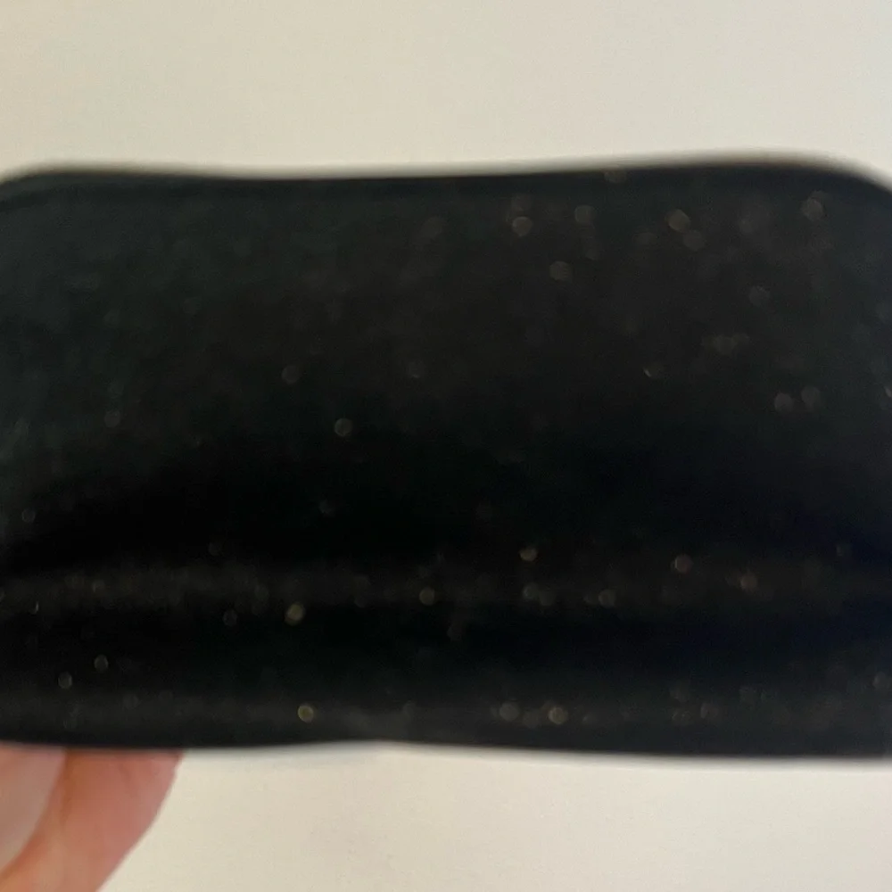 Kate Spade Lola Glitter Black Small Dome Gold Zip Cosmetic Toiletry Case Bag - Picture 6 of 9